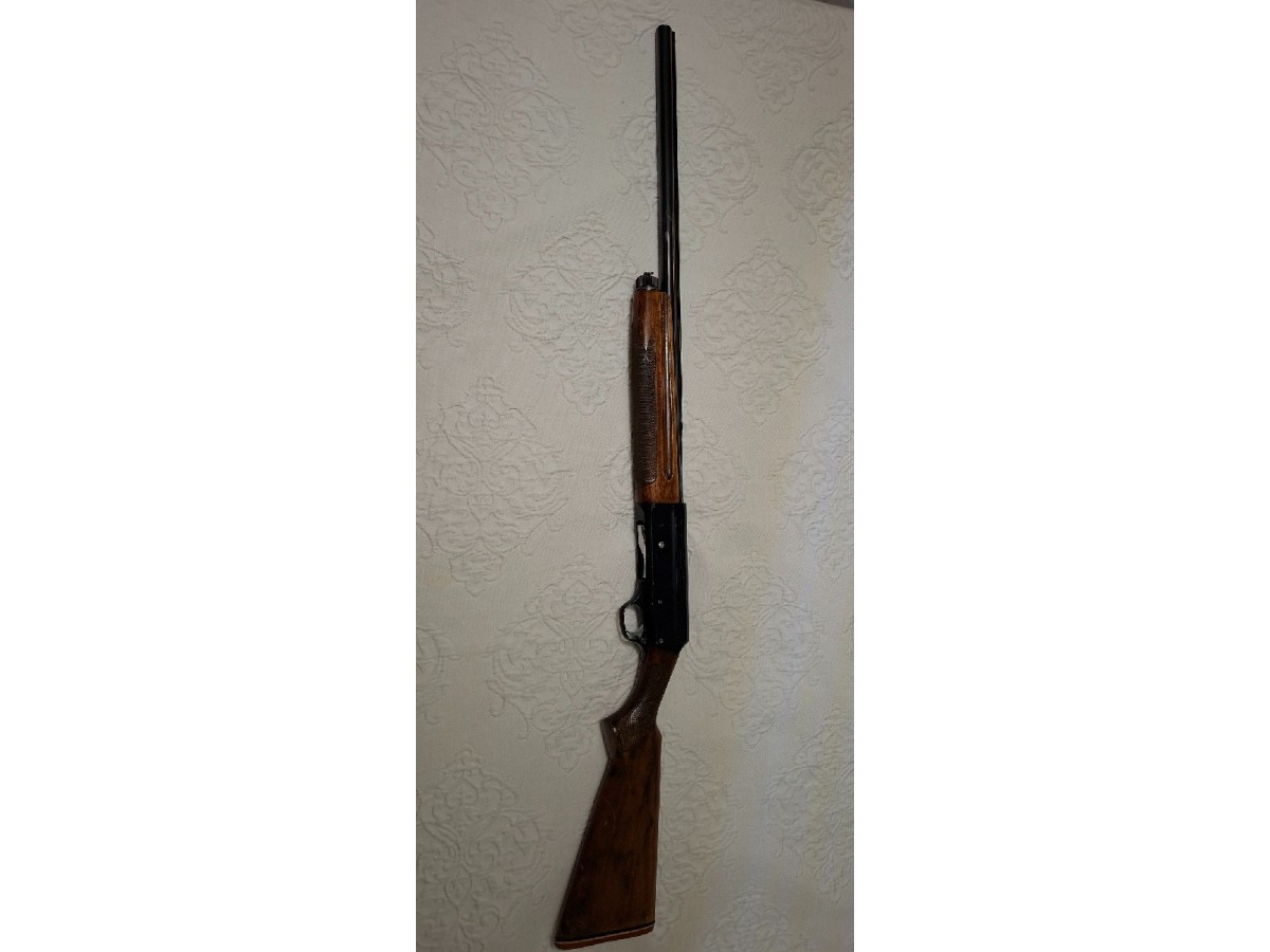 Escopeta repetidora Franchi-Llama calibre 12 muy ligera.