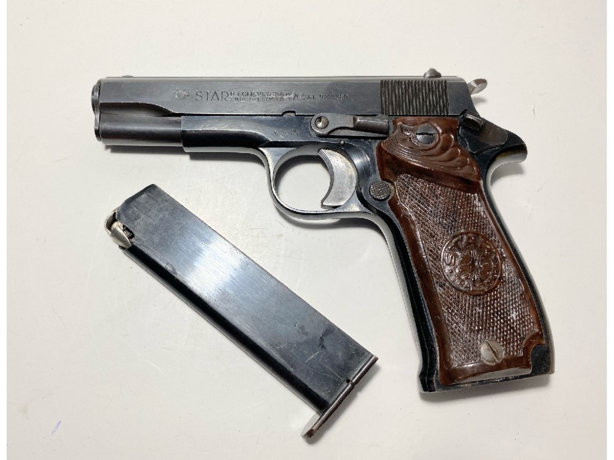 PISTOLA de la marca STAR, modelo 9MM CORTO