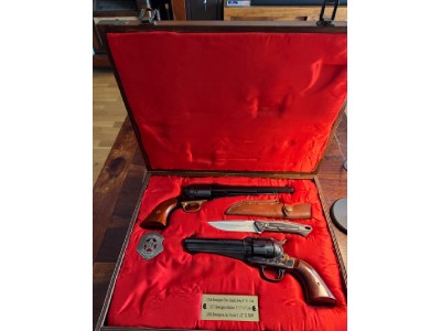 2 REVOLVERES UBERTI REPLICAS recamaradas a calibre 45 LONG