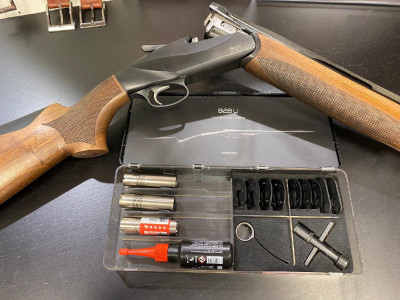 Benelli 828u black. Escopeta de caza