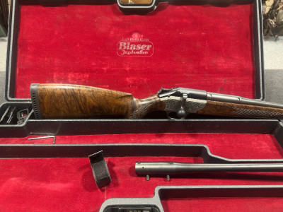 Blaser R93 Luxus 3006 + cañón 243