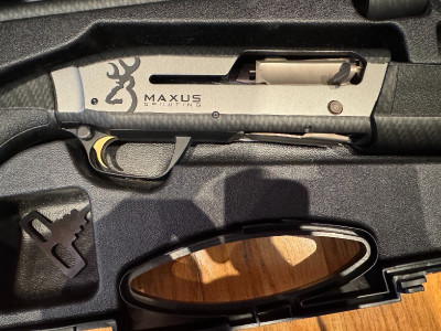 Browning Maxus carbon fiber