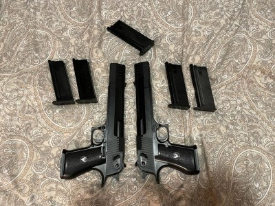 Desert Eagle HFC 2-Unidades 6-Cargadores