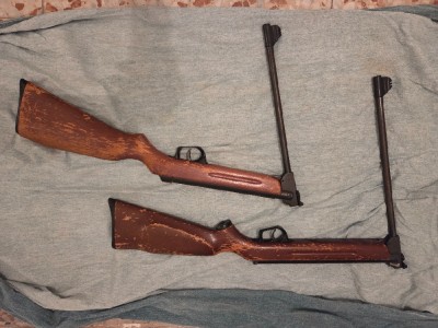 Dos escopetas de aire comprimido gamo