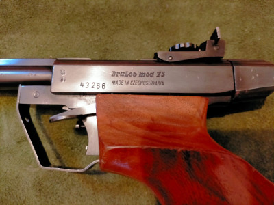 Drulov 75 pistola calibre 22 lr