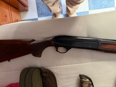 Escopeta para zurdo marca Benelli Monofiltro
