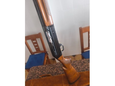 Escopeta Benelli repertidora con polichoks calibre 12 en per