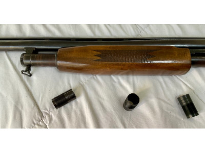 Escopeta corredera Mossberg.