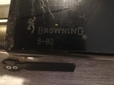 Escopeta repetidora Browning B-80