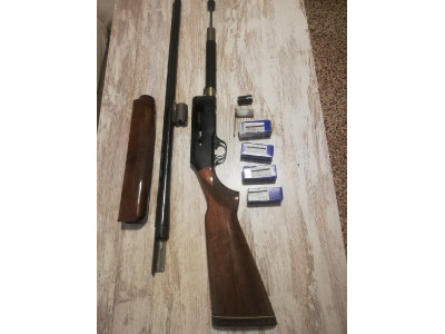 Escopeta repetidora Browning B-80