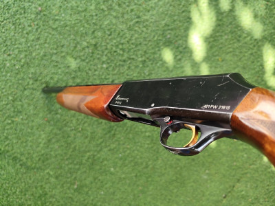 Escopeta repetidora Browning B-80-SL