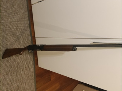 Escopeta Repetidora Benelli Calibre 12, Poco Uso