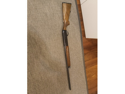 Escopeta repetidora marca Benelli calibre 12.poco uso.para d