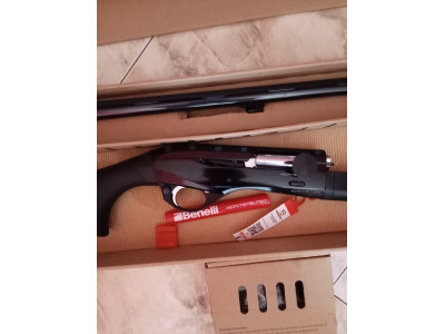 Escopeta Semiautomática Benelli Montefeltro Black