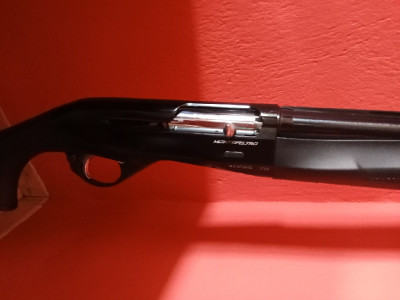 Escopeta semia. Benelli