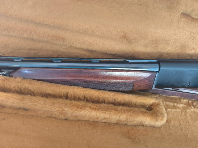 Escopeta semiautomatica de caza prácticamente nueva