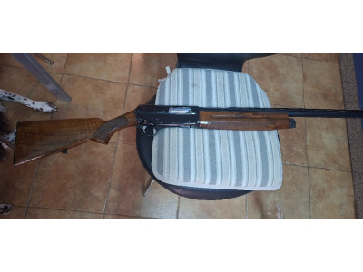 Escopeta semiautomática  llama