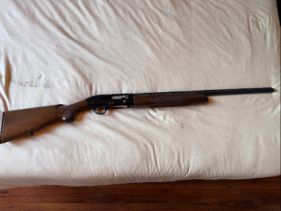 Escopeta semiautomática Breda calibre 12