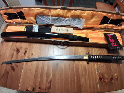 katana afilada en perfecto estada