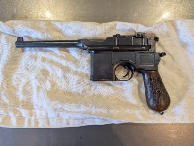 Mauser C96 7.63 Mauser con culatín y 2 peines originales.