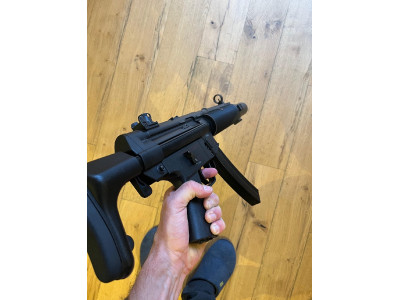 MP5 de CYMA (airsoft)