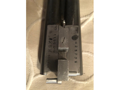 PAREJA DE ESCOPETAS AYA, CON ESTUCHE Y FUNDAS DE CUERO