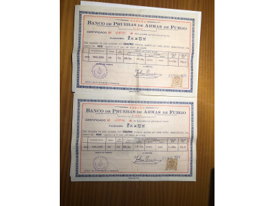 PAREJA DE ESCOPETAS AYA, CON ESTUCHE Y FUNDAS DE CUERO