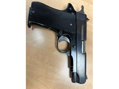 Pistola Star 9PB con un cargador