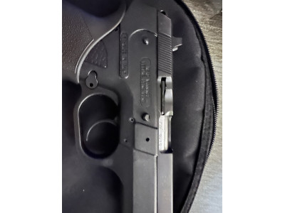Pistola 9 mm pb marca Tanfoglio
