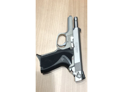 Pistola Calibre 9 mm PARABELLUM SMITH WESSON modelo 6906