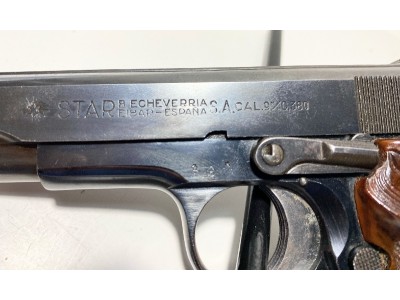 PISTOLA de la marca STAR, modelo 9MM CORTO