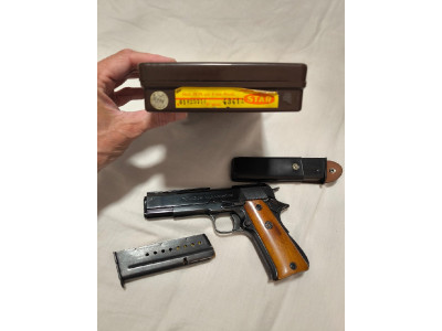 Pistola Llama 9mm Parabellum de color negro