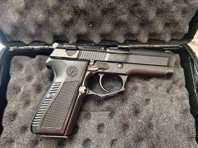 Pistola llama m82 semiautomática