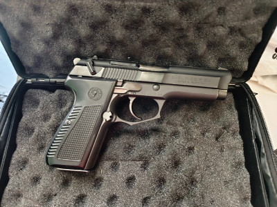Pistola llama m82 semiautomática