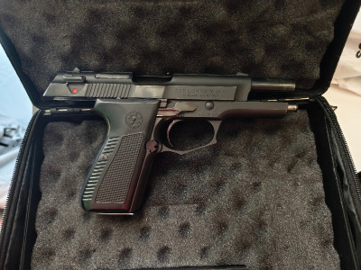 Pistola llama m82 semiautomática