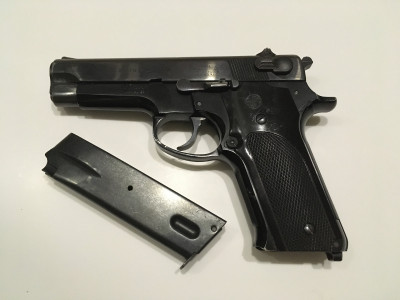 Pistola Smith & Wesson modelo 59