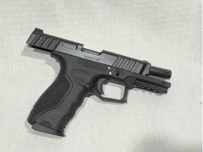 Pistola STR9   9mm. Stoeger