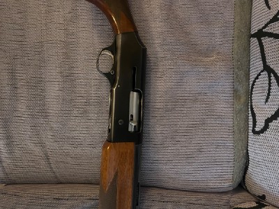 Escopeta Repetidora Browning B80
