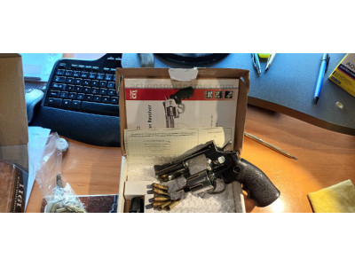 Revólver Dan Wesson 2.5", silver