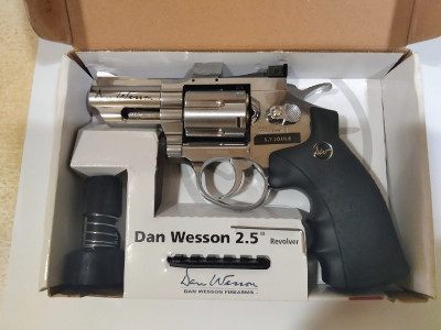 Revolver ASG Dan Wesson 2, 5 " CO2 de Bbs de 4,5 mm. Nuevo