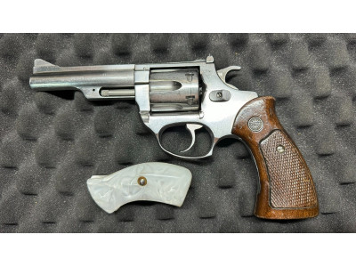 Revolver Astra NC-6.-