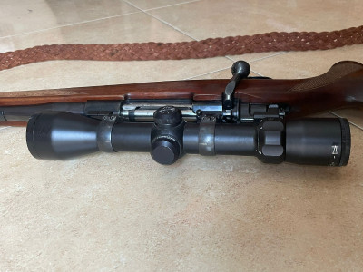 Rifle de cerrojo marca BRNO