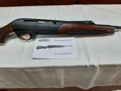 Rifle semiautomático marca Merkel