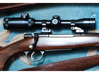 RifleCZECH CZ 550 calibre 30-06 Visor HAKKO 1,5 x 8 x 32 JA