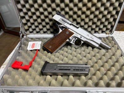 Smith & Wesson 1911 pro series 9mm
