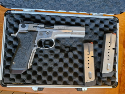 Smith&Wesson Modelo 5906 Target Champion