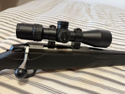 Tikka T3x Lite 30-06 con visor Vector y monturas Warne