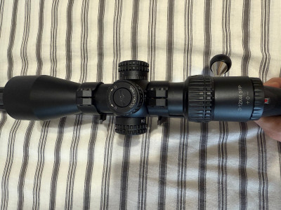 Tikka T3x Lite 30-06 con visor Vector y monturas Warne