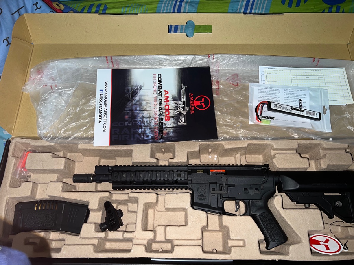 Amoeba AM-008-BK con mira holográfica