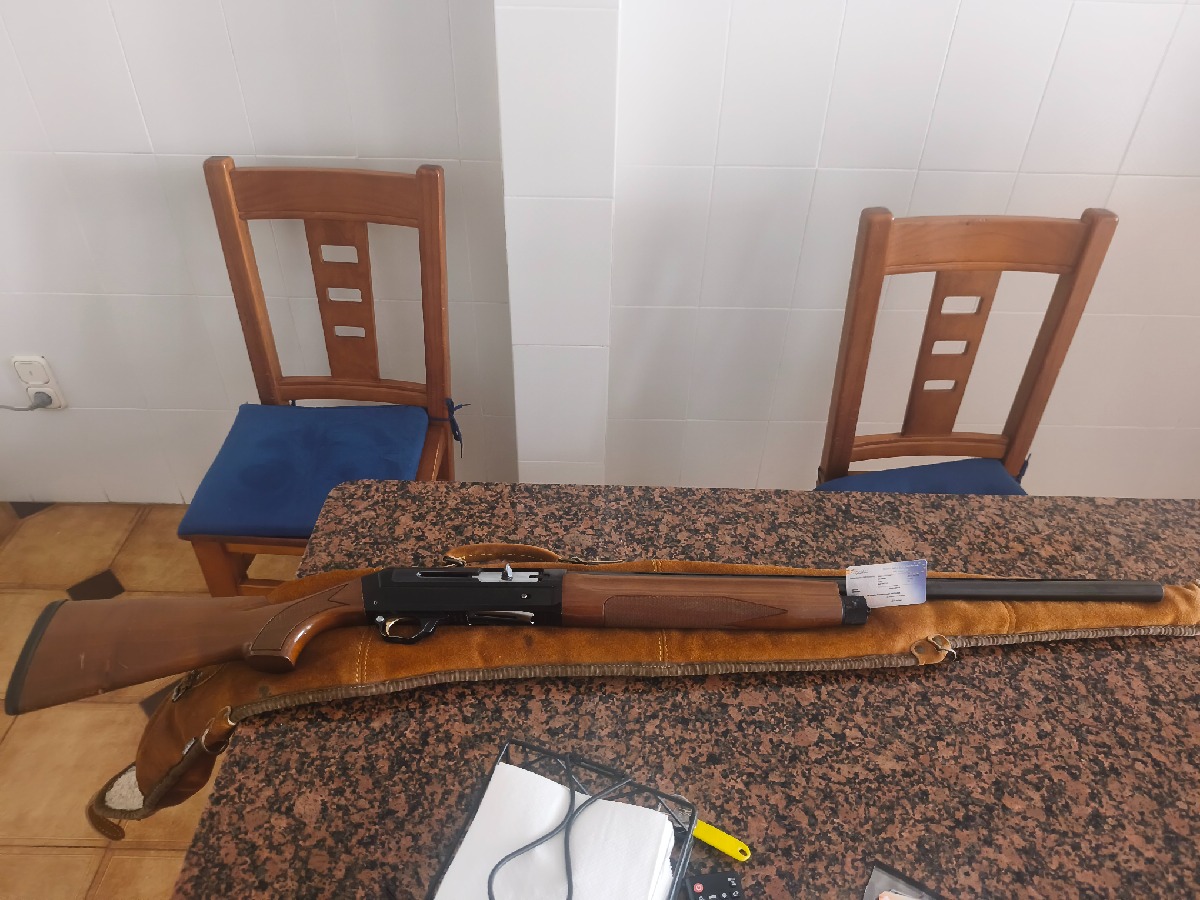 Escopeta Benelli Repetidora con Polichokes Calibre 12
